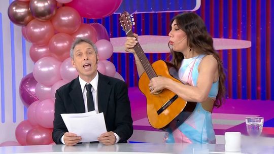Rojo y Flor de la V protagonizaron un momento de humor en vivo durante la respuesta a Diego Leuco. &nbsp;