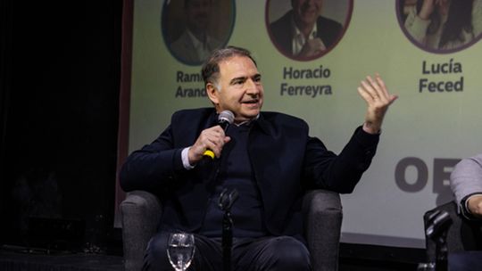 El XVII Foro Latinoamericano de Educación planteó “losdesafíos de la gestión educativa” y el liderazgo educativo de dirigir entiempos de crisis. Foto: Horacio Ferreyra, ministro de Educación de Córdoba.