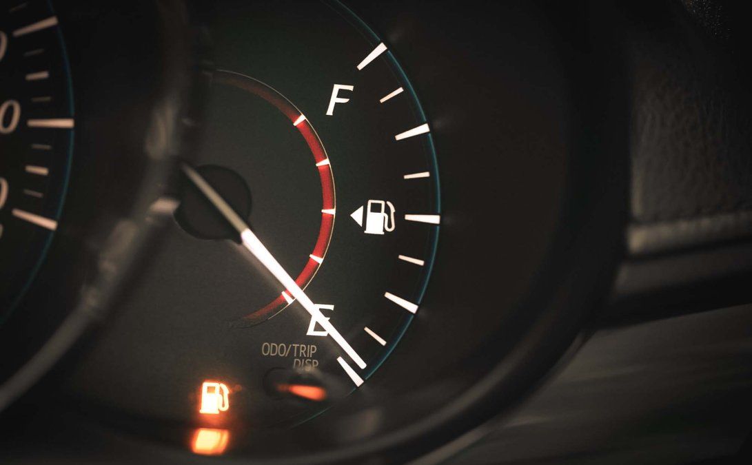 El desafío de llenar el tanque en medio de la crisis.