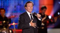 La denuncia contra Julio Iglesias queda frenada por ahora en España. La denuncia contra Julio Iglesias queda frenada por ahora en España.