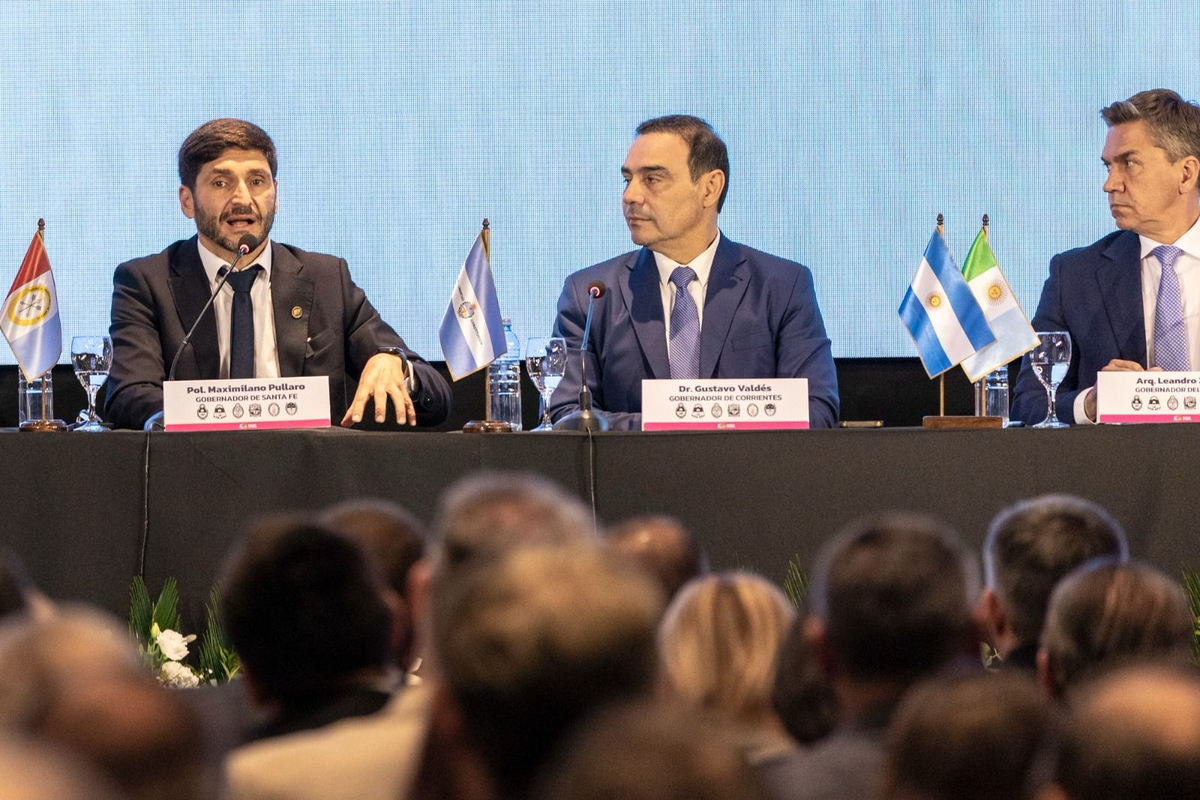 "Queremos que los recursos que van del interior a Buenos Aires, vuelvan y generen un círculo virtuoso que nos haga crecer", fue uno de los pedidos de Maximiliano Pullaro. "Queremos que los recursos que van del interior a Buenos Aires, vuelvan y generen un círculo virtuoso que nos haga crecer", fue uno de los pedidos de Maximiliano Pullaro. 