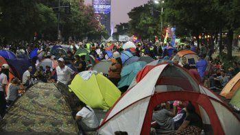 Ahora, la Izquierda amenaza con acampe en la 9 de julio, por tiempo indeterminado. Ahora, la Izquierda amenaza con acampe en la 9 de julio, por tiempo indeterminado.