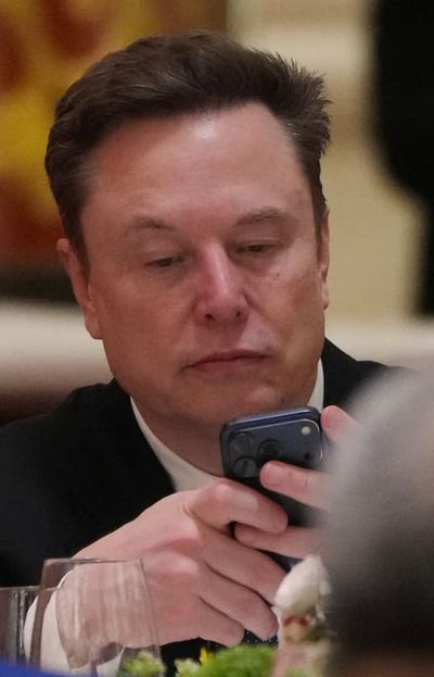 Elon Musk predijo el fin de los celulares para 2030