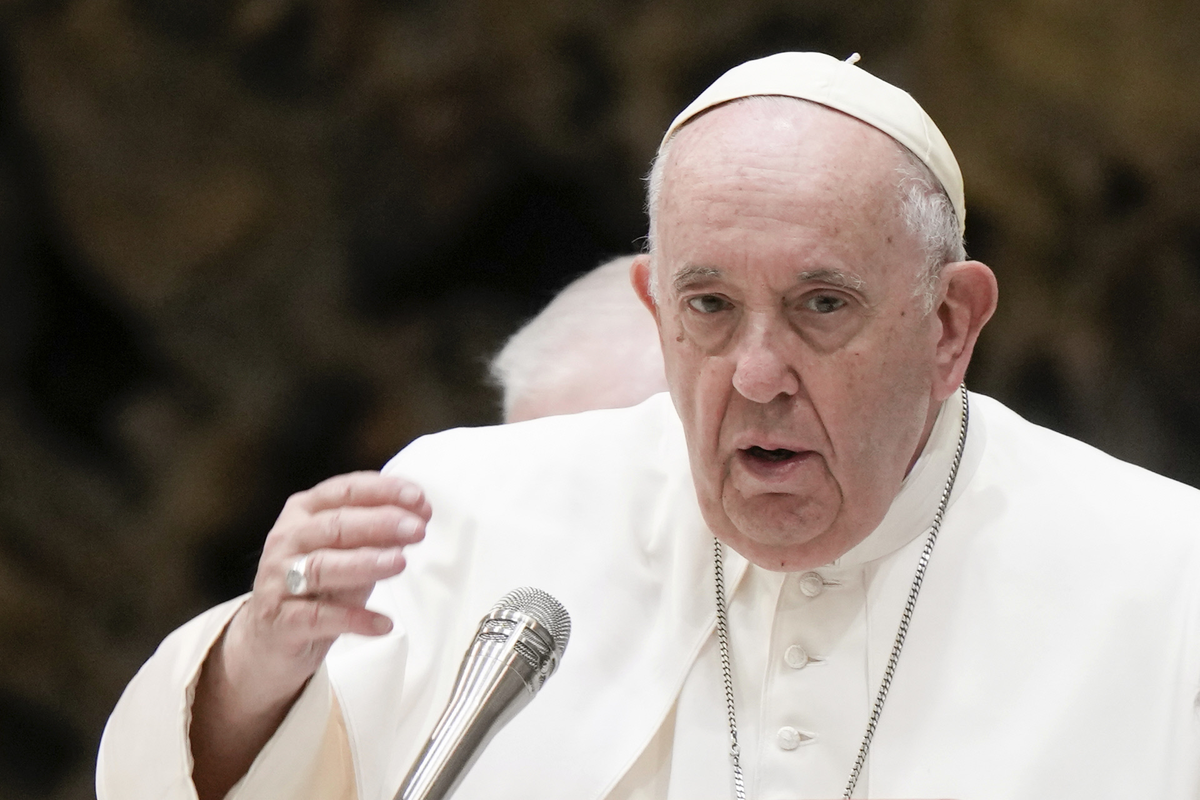 El Papa Francisco habló de la posibilidad de bendecir a parejas homosexuales. El Papa Francisco habló de la posibilidad de bendecir a parejas homosexuales.