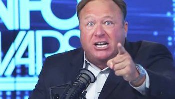 facebook bloquea al conspiranoico alex jones: ¿hacia donde van las redes? facebook bloquea al conspiranoico alex jones: ¿hacia donde van las redes?