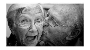 La mala calidad del aire y el calor extremo en Arizona pueden agravar los problemas de salud de las personas mayores, afirma Melanie Marino, coautora del estudio de la Commonwealth. La mala calidad del aire y el calor extremo en Arizona pueden agravar los problemas de salud de las personas mayores, afirma Melanie Marino, coautora del estudio de la Commonwealth.