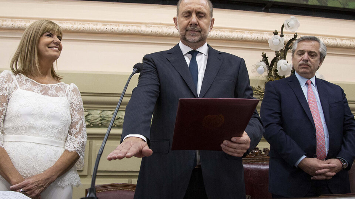 Así fue la asunción de Omar Perotti en 2019, acompañado por Alberto Fernández. Así fue la asunción de Omar Perotti en 2019, acompañado por Alberto Fernández. 