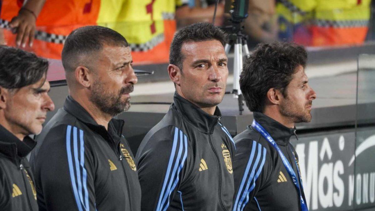 Lionel Scaloni, entrenador de la Selección Argentina, podría contar con un jugador que debutó en las juveniles de ESpaña. Lionel Scaloni, entrenador de la Selección Argentina, podría contar con un jugador que debutó en las juveniles de ESpaña.