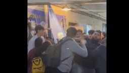 A las piñas en la Facultad de Derecho de la UBA. A las piñas en la Facultad de Derecho de la UBA.