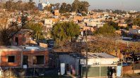 Losbarrios populares se encuentran asfixiados por la crisis económica y un estudioreveló que 9 de cada 10 viviendas tienen déficit habitacional. Losbarrios populares se encuentran asfixiados por la crisis económica y un estudioreveló que 9 de cada 10 viviendas tienen déficit habitacional.