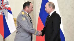 Ucrania es más difícil de lo previsto (¿falló la inteligencia militar?): Vladimir Putin y el coronel general Gennady Zhidko.