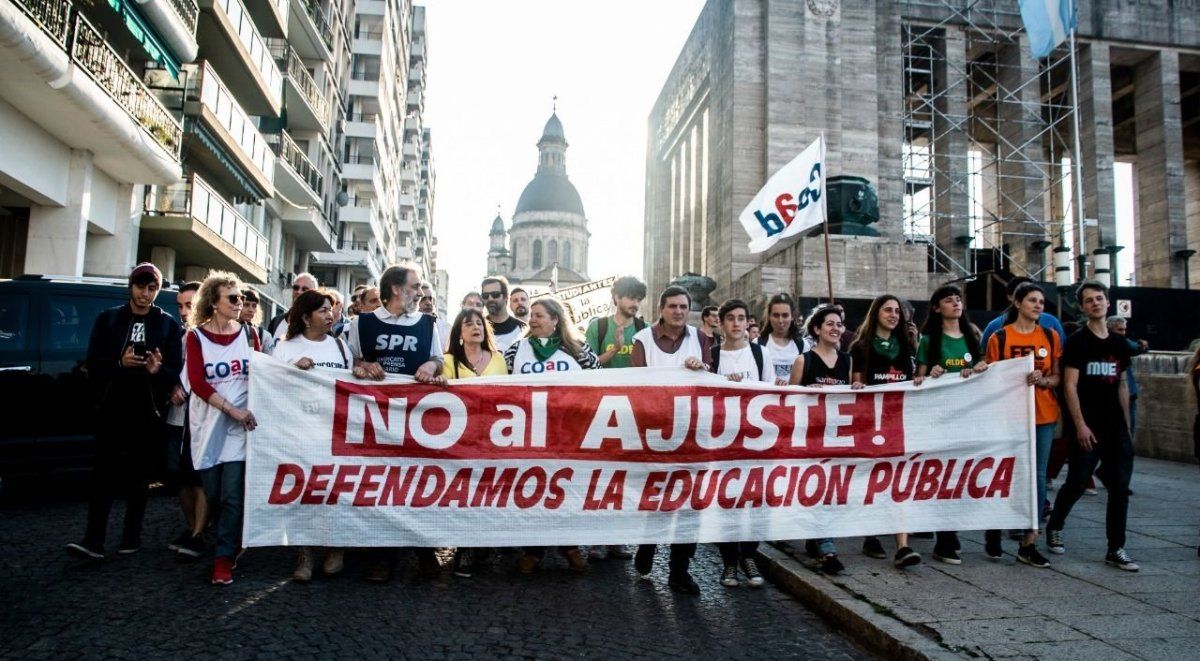 Defensa de la educación pública y mejora de salarios, argumento del Frente de Gremios Universitarios Defensa de la educación pública y mejora de salarios, argumento del Frente de Gremios Universitarios