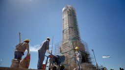 Incertidumbre por el Monumento a la Bandera: Freno de obras y apuntes al Gobierno