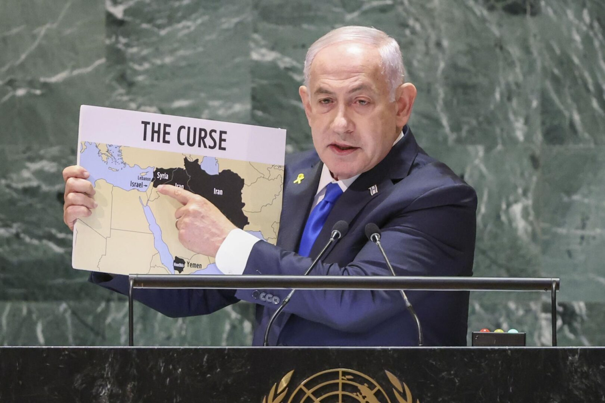 El mapa que mostró Netanyahu para reinvindicar su asedio en el Líbano, en Gaza y su dedo en el gatillo en el Golfo. El mapa que mostró Netanyahu para reinvindicar su asedio en el Líbano, en Gaza y su dedo en el gatillo en el Golfo.