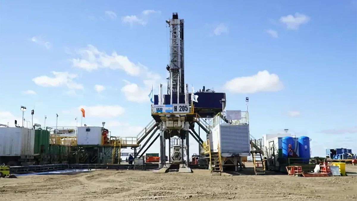 YPF anunció que La Angostura Sur se consolidó como uno de los cinco bloques más productivos de Vaca Muerta luego de que elevara su producción de barriles. YPF anunció que La Angostura Sur se consolidó como uno de los cinco bloques más productivos de Vaca Muerta luego de que elevara su producción de barriles.