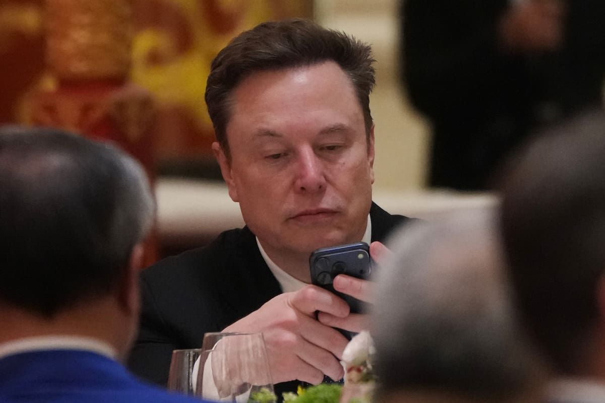 Elon Musk, CEO de Tesla y SpaceX, anticipa un futuro sin celulares.