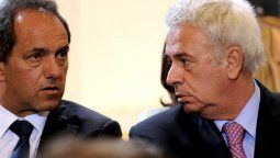 altText(2015 con todo: Scioli 'pisa' Córdoba (Montoya-Riutort) y De la Sota en Mardel (Barrionuevo))}