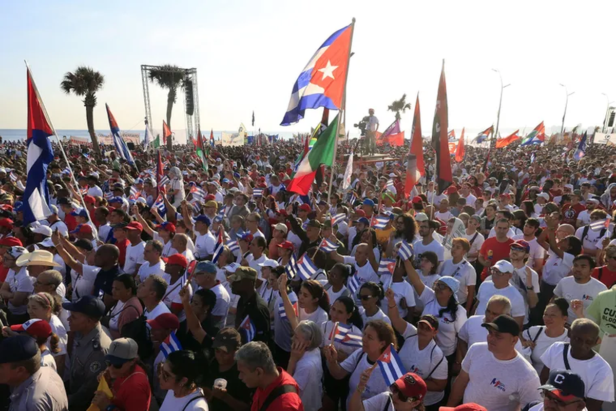 Convocatoria por el Día del Trabajo, en la plaza central de La Habana, Cuba. (Foto agencia de noticias EFE) Convocatoria por el Día del Trabajo, en la plaza central de La Habana, Cuba. (Foto agencia de noticias EFE)