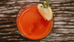 Jugo de tomate, la bebida que Harvard recomienda para la memoria.
