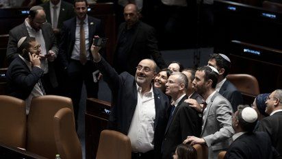 Israel aprobó parte de reforma judicial en plena furia social