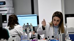 Ya hay muchos laboratorios medicinales que abordan la temática del envejecimiento, realizando ensayos clínicos de medicamentos geroprotectores en personas sanas, que permitirían pasar de una medicina reactiva a una proactiva (Foto AFP) Ya hay muchos laboratorios medicinales que abordan la temática del envejecimiento, realizando ensayos clínicos de medicamentos geroprotectores en personas sanas, que permitirían pasar de una medicina reactiva a una proactiva (Foto AFP)