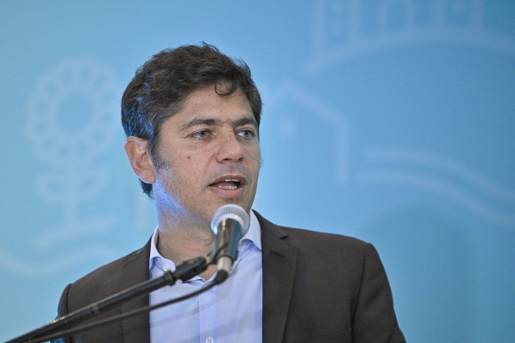 Axel Kicillof mejoró la oferta a docentes y estatales, que aceptarían el aumento salarial.