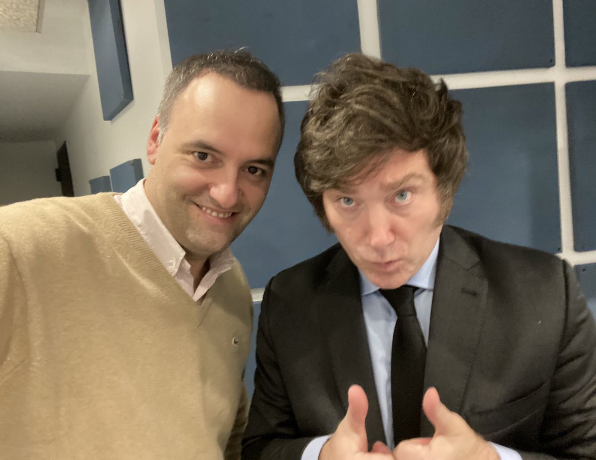 Manuel Adorni y Javier Milei.