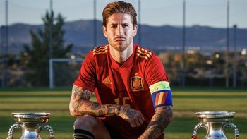 Sergio Ramos fue vetado porel nuevo DT de la Selección de España Luis de la Fuente Castillo, pegó elportazo y disparó contra el nuevo entrenador. Sergio Ramos fue vetado porel nuevo DT de la Selección de España Luis de la Fuente Castillo, pegó elportazo y disparó contra el nuevo entrenador.