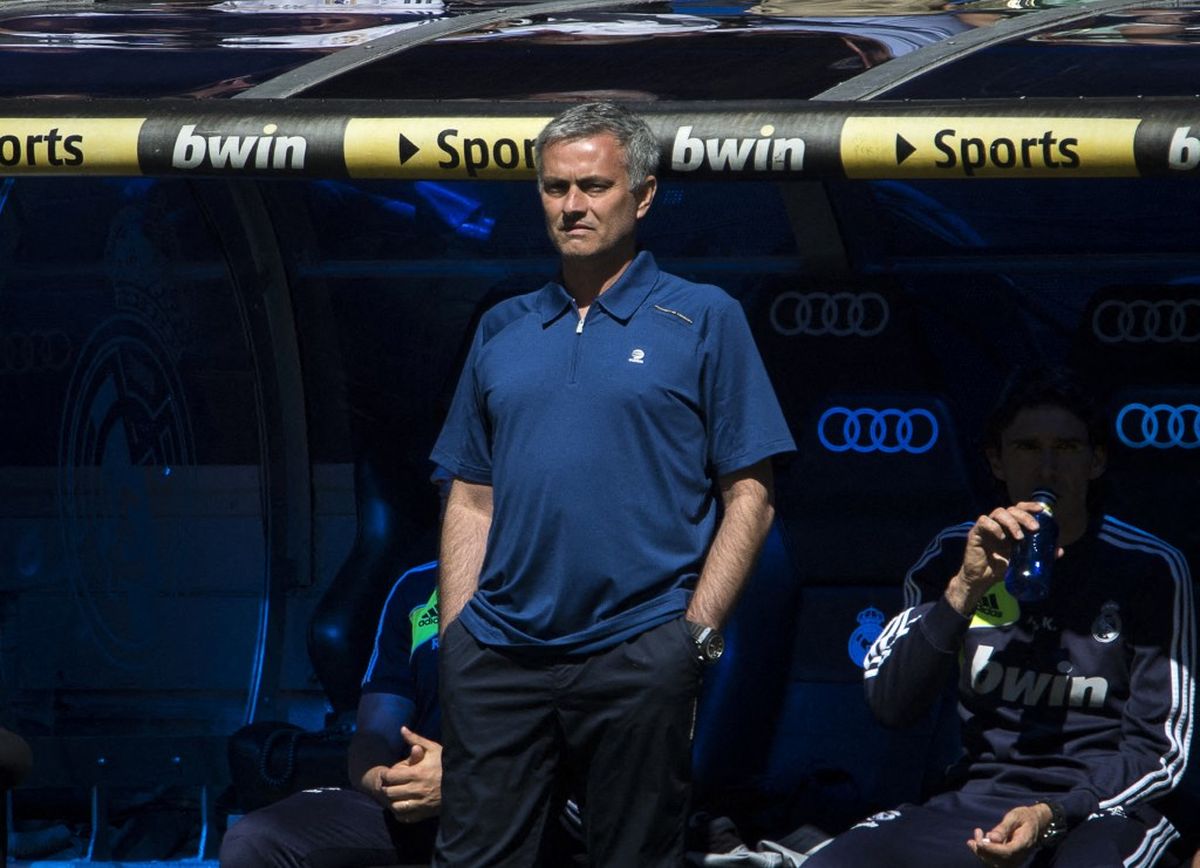 José Mourinho durante su primera etapa en el banquillo del Real Madrid, un ciclo marcado por títulos, tensión interna y una rivalidad total con el Barcelona de Guardiola. José Mourinho durante su primera etapa en el banquillo del Real Madrid, un ciclo marcado por títulos, tensión interna y una rivalidad total con el Barcelona de Guardiola.
