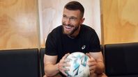 Sin goles ni polémicas, Tim Payne logró algo que pocos futbolistas consiguen: convertirse en fenómeno global. Sin goles ni polémicas, Tim Payne logró algo que pocos futbolistas consiguen: convertirse en fenómeno global.