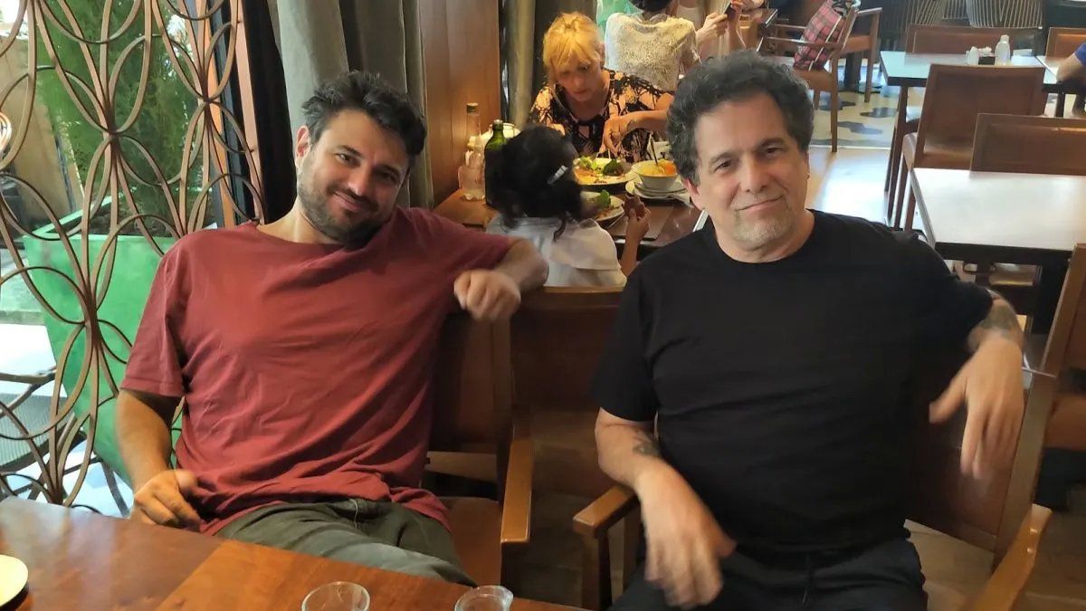 Curiosa fota entre Juan Grabois y Andrés Calamaro.