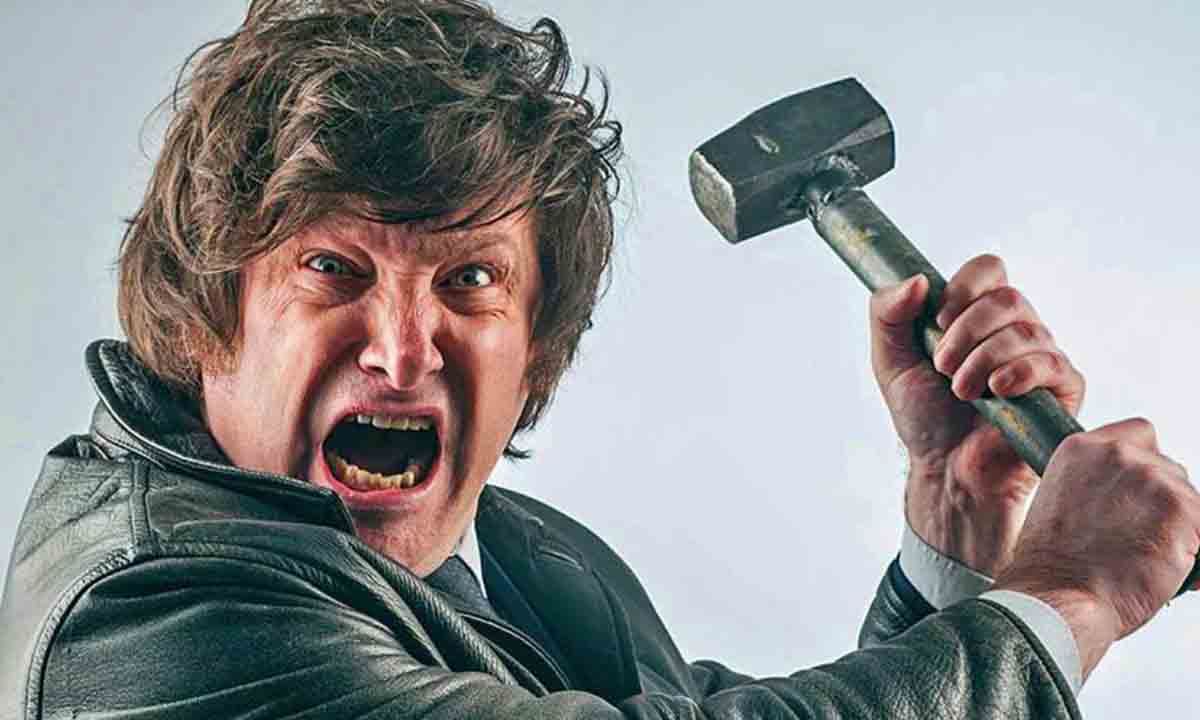 Javier Milei arremetió contra Clarín tras la filtración de su contrato con Hayden Davis. El Presidente calificó al medio como la gran estafa argentina y sugirió su cierre en X.&nbsp;&nbsp;