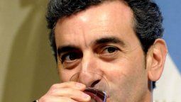 altText(Florencio pone toda la carne en el asador)}