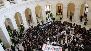 Rechazo a la llegada de Benjmain Netanyahu en USA. Rechazo a la llegada de Benjmain Netanyahu en USA.