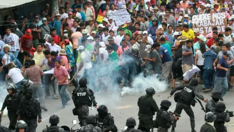 Sublevada popular / crisis abierta en Bolivia bajo órdenes de Evo y exdiputada argentina