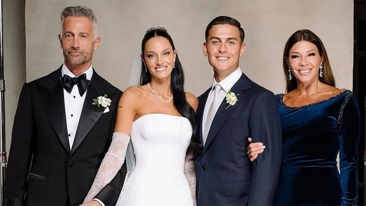 OsvaldoOva Sabatini, padre de Oriana y hermano de Gabriela, no quiere que Paulo Dybalapase a Boca y le advirtió que “habría unproblema serio en la familia”.