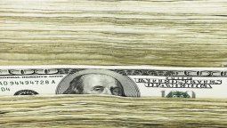 altText(Sobre el final, regresó la tensión cambiaria y asoma en el horizonte el blue a $200)}