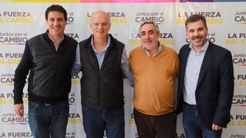Néstor Grindetti entre Maxi Abado (precandidato a senador) y Miguel Fernández. También Cristian Ritondo. Néstor Grindetti entre Maxi Abado (precandidato a senador) y Miguel Fernández. También Cristian Ritondo.