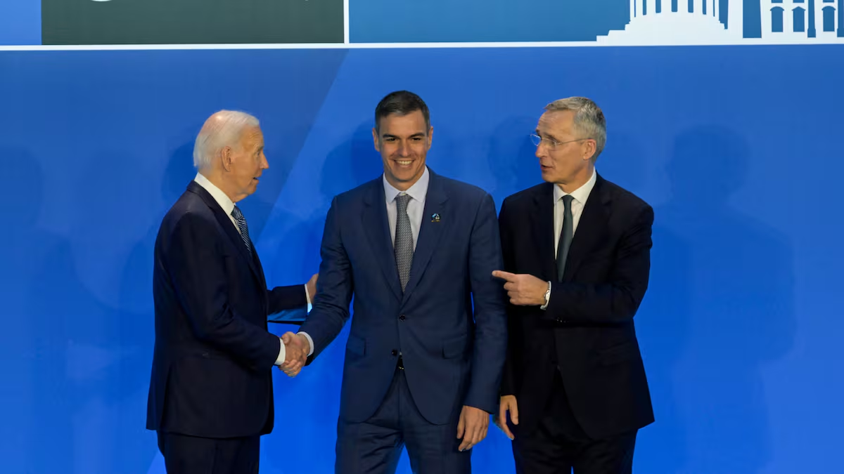 El presidente de Estados Unidos, Joe Biden; el presidente del Gobierno de España, Pedro Sánchez, y el secretario general de la OTAN, Jens Stoltenberg, este miércoles en Washington. Foto: LENIN NOLLY (EFE) | Vídeo: EPV El presidente de Estados Unidos, Joe Biden; el presidente del Gobierno de España, Pedro Sánchez, y el secretario general de la OTAN, Jens Stoltenberg, este miércoles en Washington. Foto: LENIN NOLLY (EFE) | Vídeo: EPV