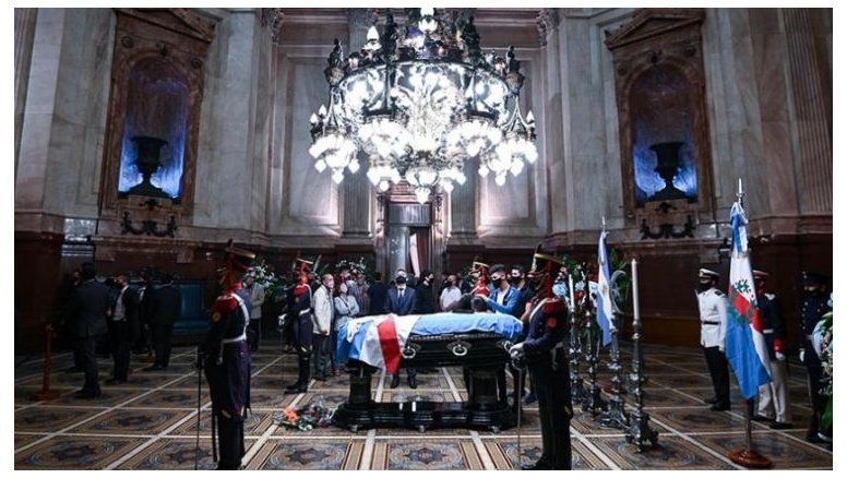 De religión católica, Menem descansará junto a su hijo en el cementerio islámico de La Tablada