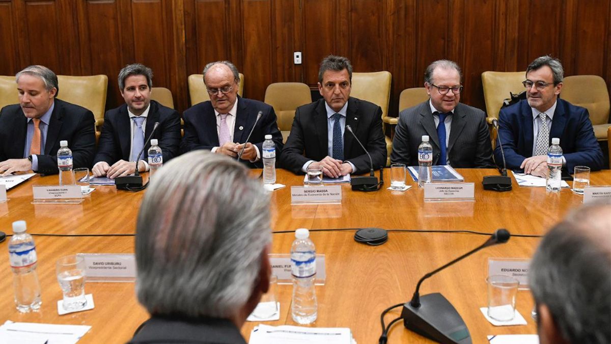 Massa y equipo reunido con autoridades de la UIA. Massa y equipo reunido con autoridades de la UIA.