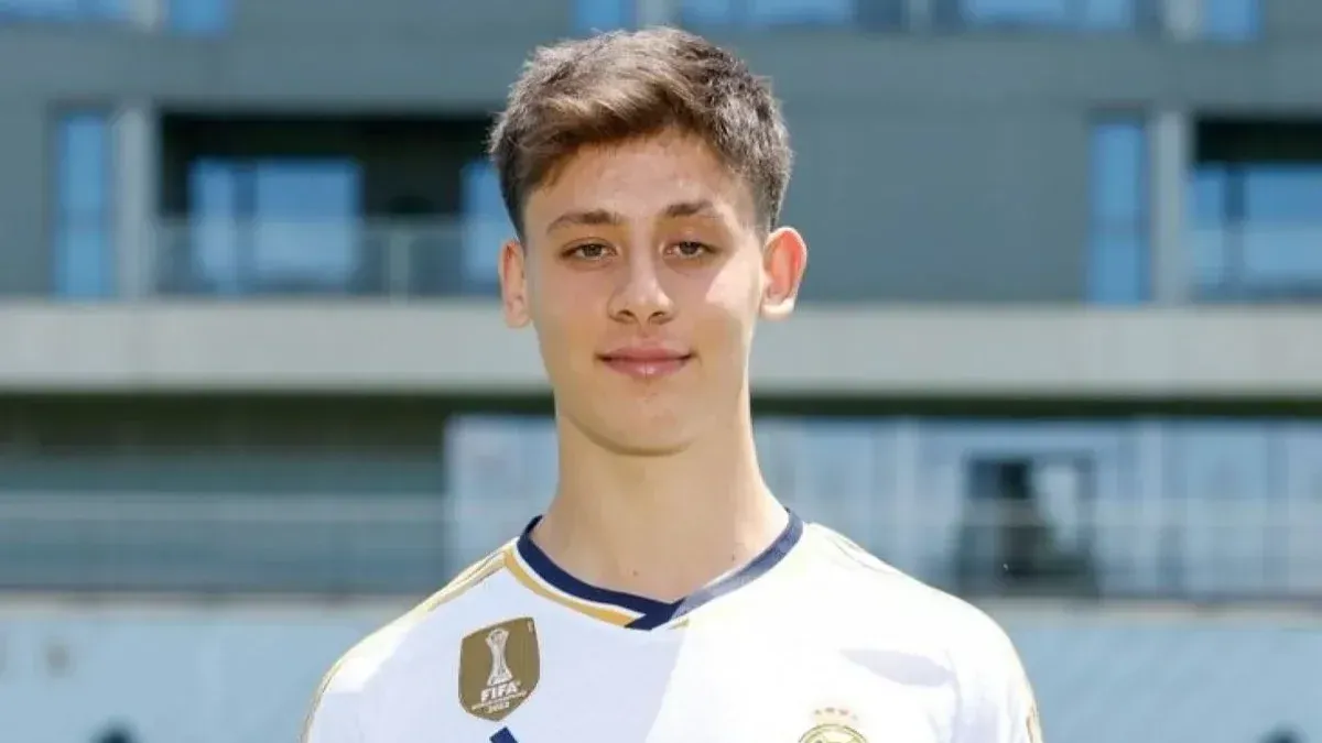 Arda Güler, en el centro de la tormenta: su mentor denunció “mobbing” en el vestuario del Real Madrid mientras el equipo pelea la Liga y la Champions. Arda Güler, en el centro de la tormenta: su mentor denunció “mobbing” en el vestuario del Real Madrid mientras el equipo pelea la Liga y la Champions.