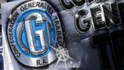 La CGT, sin poder hacer un paro, muestra debilidad y Milei avanza. La CGT, sin poder hacer un paro, muestra debilidad y Milei avanza.