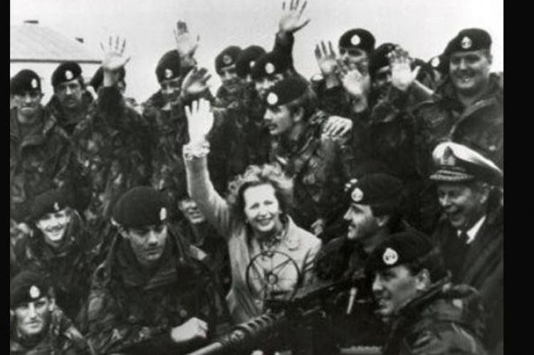 Miller reconoció que fue una figura que dividió a Gran Bretaña. Pero para las Malvinas fue nuestro Winston Churchill.  Una calle en la isla principal se llama Margaret Thatcher en su honor. Miller dijo que la conoció cuando ella visitó las islas en 1983