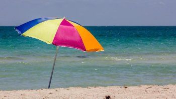 Brisa de verano para Luis Caputo: Tras el tropiezo de la inflación, guiño del FMI y dólar bajando