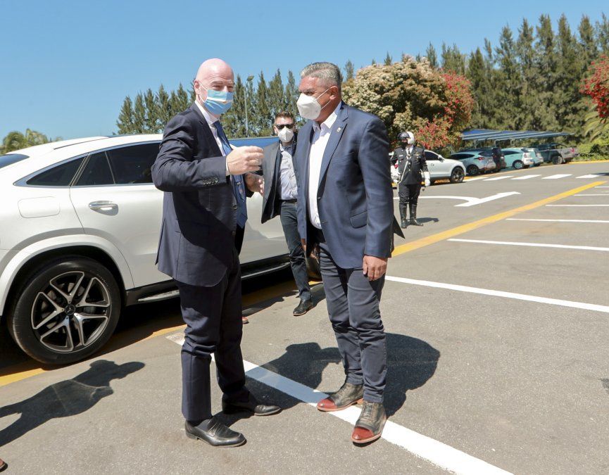 tapia infantino fifa argentina qatar.jpg