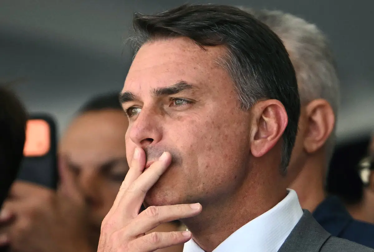 Flávio Bolsonaro.
