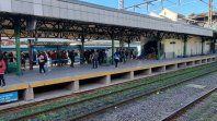 Tren Roca con servicio cancelado en varios ramales por un hombre atrincherado en Temperley. Tren Roca con servicio cancelado en varios ramales por un hombre atrincherado en Temperley.