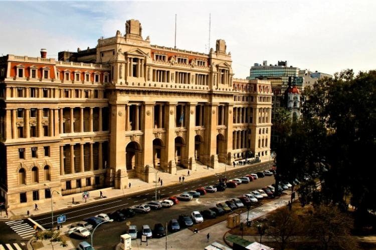 Palacio de Tribunales, en cuyo piso 4to. tiene su sede la Corte Suprema de Justicia de la Nación, un tema que pidió abordar el diputado nacional Martín Berhongaray.