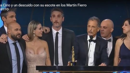 Pezones de Jésica Cirio devalúan a Claudio Belocopitt. Pezones de Jésica Cirio devalúan a Claudio Belocopitt.